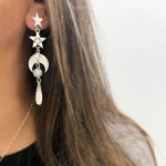 Aros con estrella, luna martillada y piedra luna natural en plata 950 artesanal Chile Pilar Segura Orfebre