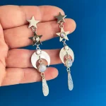 Joya artesanal femenina aros con piedra luna natural y Swarovski en plata 950 - Pilar Segura Orfebre Chile