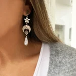 Aros Firmamento artesanales con piedra luna natural y Swarovski en plata 950 Pilar Segura Orfebre Chile