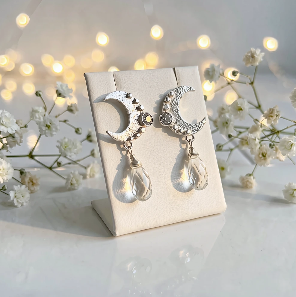 Aros con formas de lunas y cuarzo cristal natural