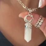 Colgante Aura de Luna artesanal con piedra luna natural y Swarovski plata 950 Pilar Segura Orfebre Chile