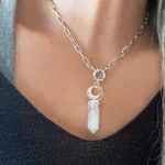 Colgante artesanal único Aura de Luna con piedra luna natural y Swarovski en plata 950 Chile
