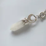 Colgante de plata 950 con punta de piedra luna natural y cristal Swarovski hecho a mano Chile Pilar Segura