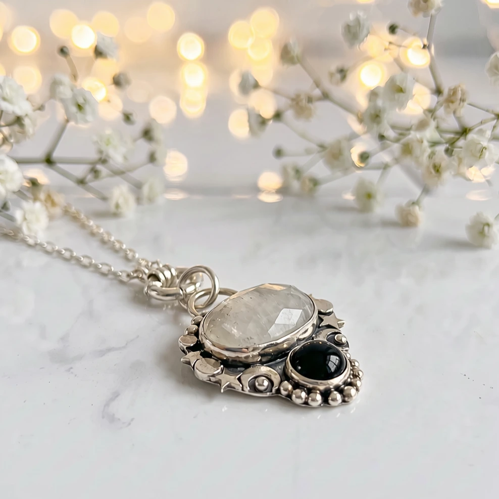 Colgante con piedra luna y ónix natural