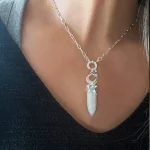 Colgante artesanal con punta de piedra luna y agua marina natural, luna martillada plata 950 - Pilar Segura