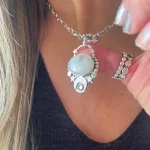 Colgante con piedra luna natural, lunas estrellas caladas y Swarovski en plata 950 artesanal Chile