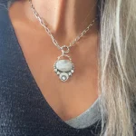 Colgante Luna Guardiana hecho a mano en plata 950 con piedra luna natural y Swarovski certificado Chile