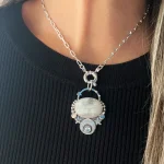 Colgante Luna Guardiana con piedra luna, estrellas y Swarovski certificado plata 950 Chile Pilar Segura