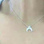 Collar Refugio de Lunas con luna de plata 950 calada martillada y Swarovski certificado Chile Pilar Segura