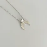 Collar luna de plata 950 calada a mano con técnica martillado y Swarovski certificado Chile Pilar Segura Orfebre
