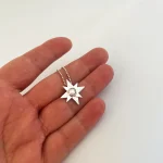Collar artesanal Caricia de Estrellas con estrella de plata 950 martillada y cristal Swarovski - Pilar Segura Orfebre Chile