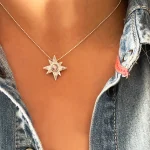 Collar Caricia de Estrellas artesanal con estrella martillada y Swarovski plata 950 Pilar Segura Orfebre Chile