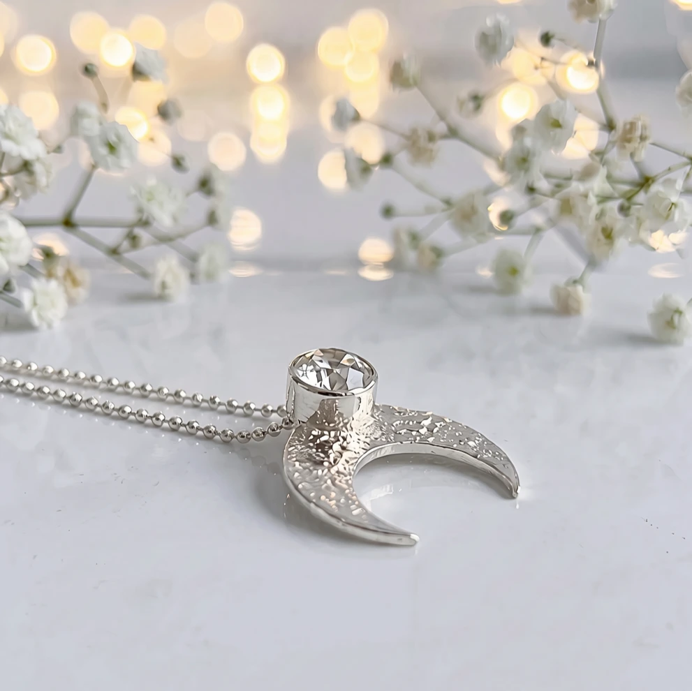 Colgante con luna de plata 950