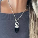 Talismán artesanal Portal de Luz con punta de ónix negro natural y Swarovski en plata 950 - Pilar Segura Orfebre Chile